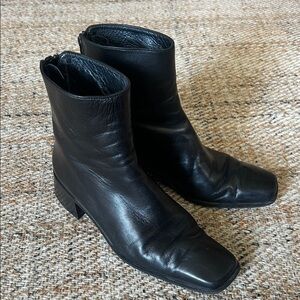 Stuart Weitzman Square Toe ankle boots size 9